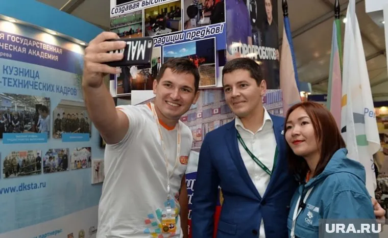 Врио губернатора Ямала Дмитрий Артюхов (в центре) ответил просто и по делу