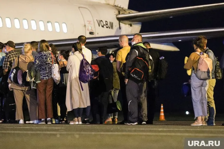 Количество рейсов сократилось примерно в 4 раза, а желающих полететь осталось столько же