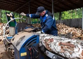Челябинцы отправили на передовую пилораму для строительства окопов