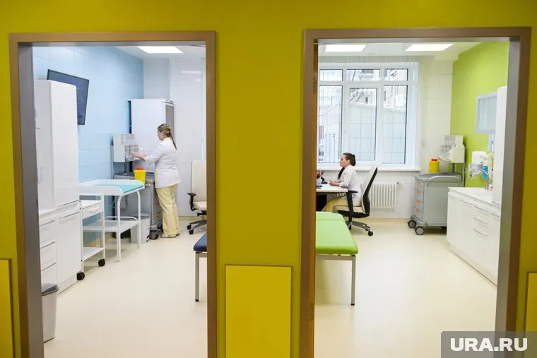 Медицинский центр пытается оспорить наказание за то, что они лишили врачей из Китая части зарплаты