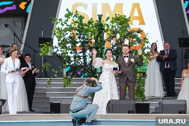 Церемония прошла нестандартно — сразу с двумя призами