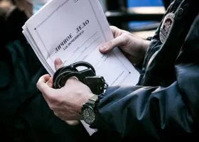 Подросток, зарезавший 17-летнюю подругу, обвинил ее в провокации