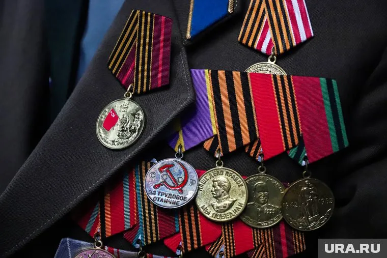 Медаль к 80-летию Победы вручили в Лабытнанги