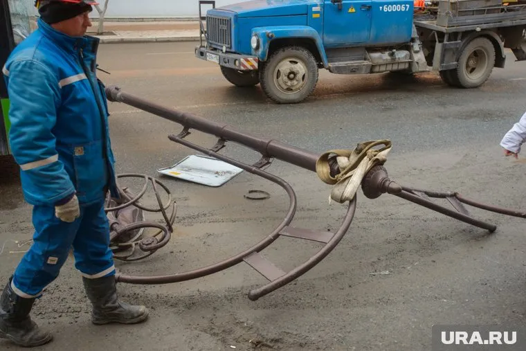 Водитель на авто снес опору ЛЭП