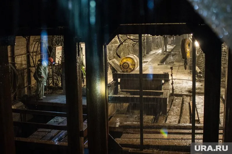 Три человека пострадали на шахте при обвале