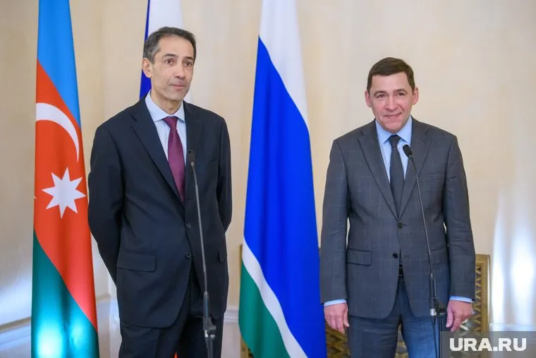 Рахман Мустафаев (слева) и Евгений Куйвашев (справа) провели рабочую встречу