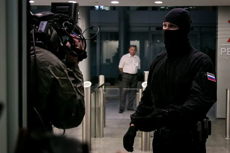 Силовики, обыск. Москва, камера, силовики, обыск, фсб, маски-шоу