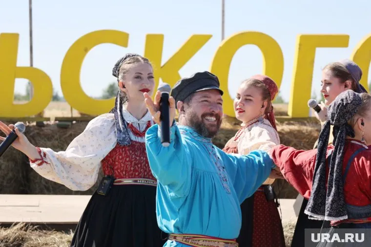 Шумков поддержит ансамбль «Цветень» грантом губернатора