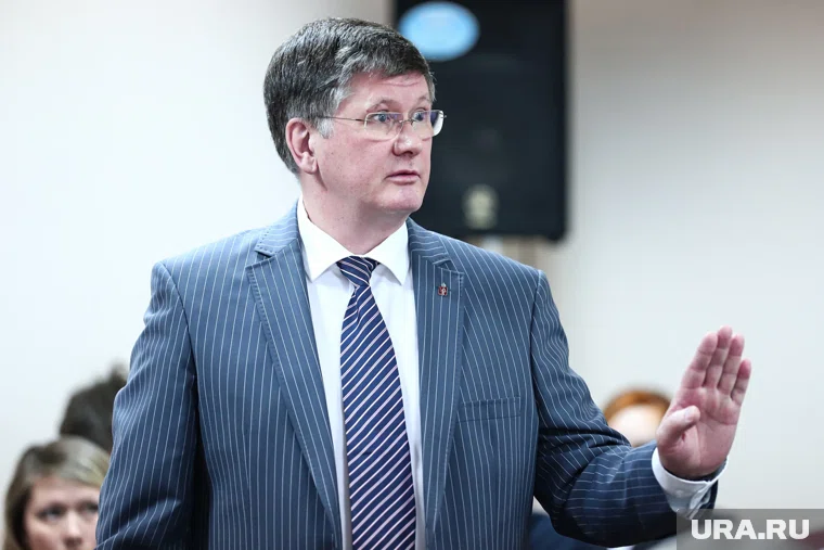 Евгений Писцов, возглавляющий город с 2011 года, найти общий язык с депутатами не может