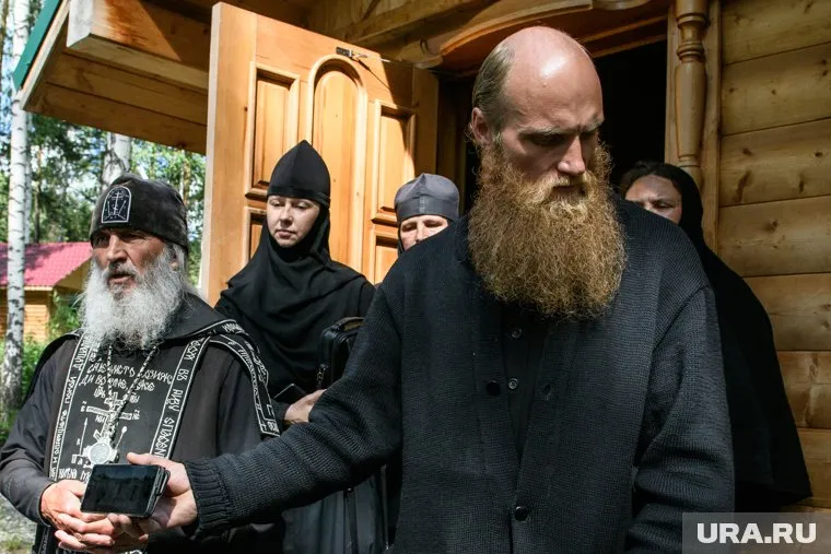 Силовики загоняют монаха Силуана, подозреваемого в тройном убийстве, все дальше в тайгу