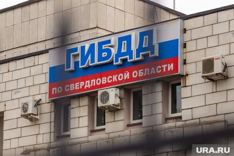 Горожане вынуждены подолгу стоять в очереди, чтобы оформить ДТП