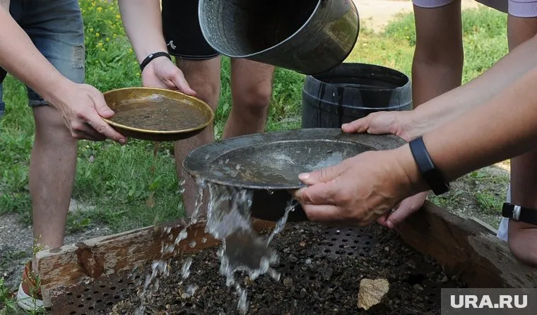 Золото нашли при промывке проб (архивное фото)
