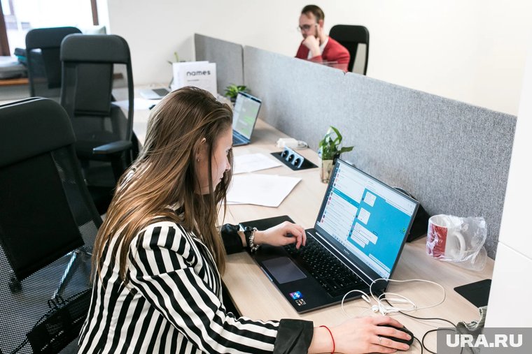 Россиянам рассказали, на какие трудовые льготы могут рассчитывать работающие матери в России