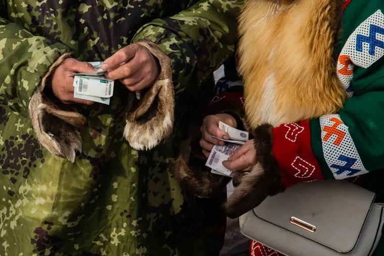Слет охотников, рыбаков и оленеводов в д.Русскинская, Сургут, аборигены, ханты, кмнс, деньги, рубли