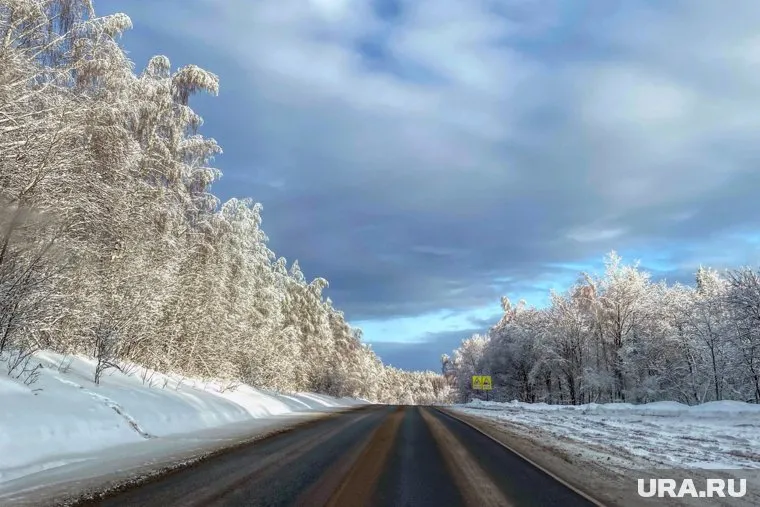 На трассы выведен весь состав техники и сил для устранения последствий ледяного дождя