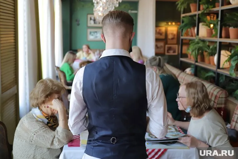 В ЯНАО требуются менеджеры по туризму, парикмахеры, тренеры и официанты