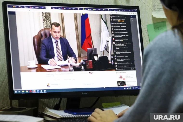 Вадим Шумков впервые на вопросы зауральцев в прямом эфире в соцсети