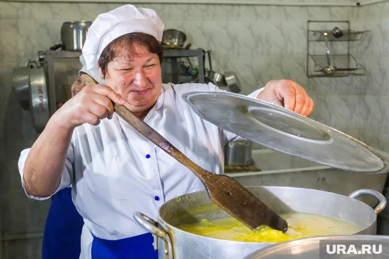 Горячая еда снижает чувствительность вкусовых рецепторов, сказал Светлана Зимина