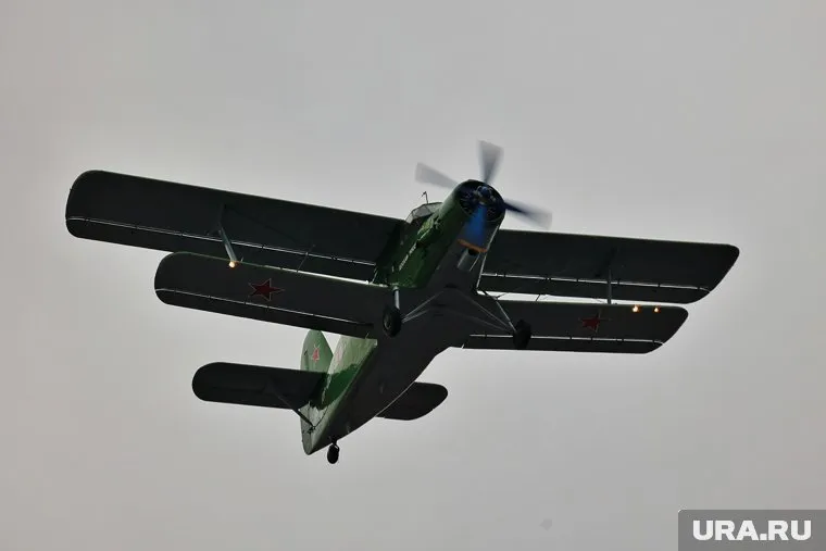 Военную технику и самолеты увидели курганцы на праздничном параде