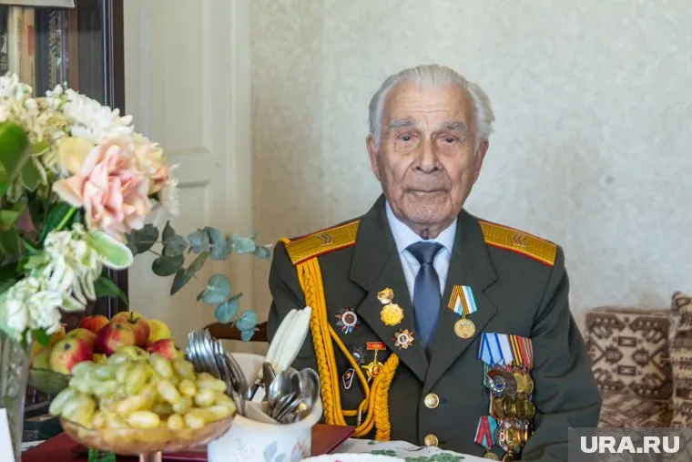 Николай Спиридонович прошел ВОВ, а после — работал на Верх-Исетском металлургическом заводе