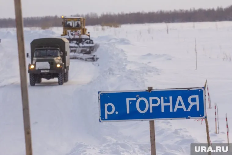 Зимники оказываются единственной связью с цивилизацией