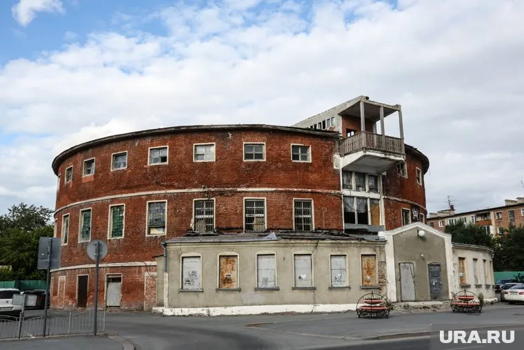 Из круглой бани окончательно решили сделать планетарий