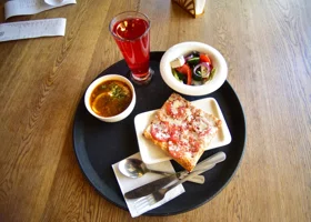 В Кургане продают действующее кафе за 1,5 млн рублей