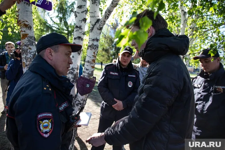 Несовершеннолетние в Ноябрьске пытались сбыть наркотики