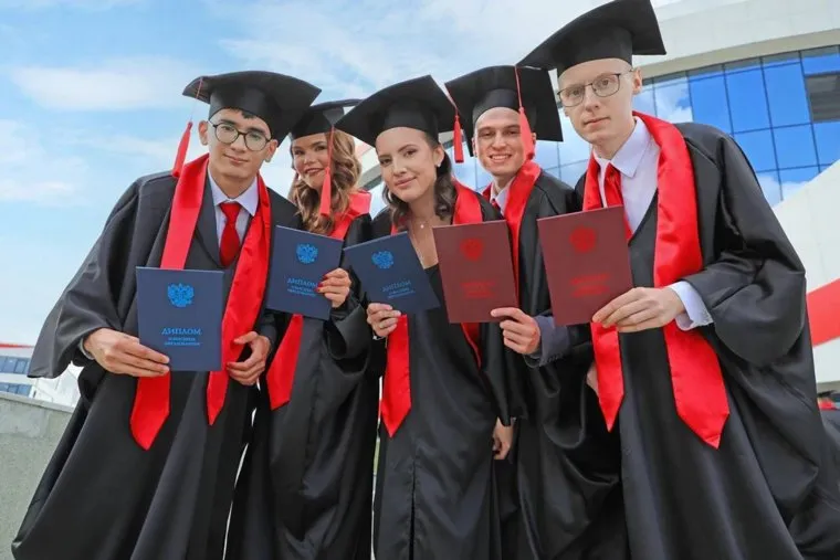 Первые выпускники нового нефтяного вуза в ХМАО получили дипломы