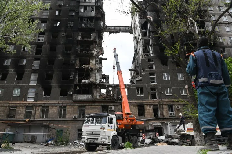 Мариуполь в период разбора завалов и осады завода Азовсталь. ДНР/Украина