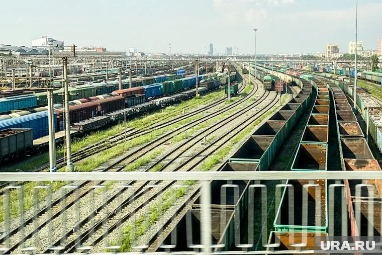 В России построят ВСМ от Москвы до Петербурга длиной 680 километров, заявил Мишустин