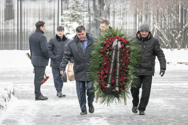 Прощание с Евгением Бухтиным на Троекуровском кладбище. Москва