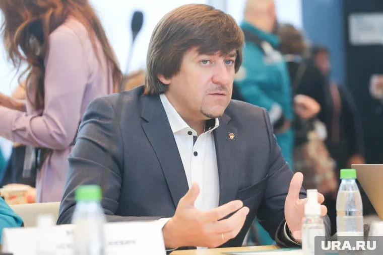 Максим Афанасьев будет перечислять военным однодневный заработок