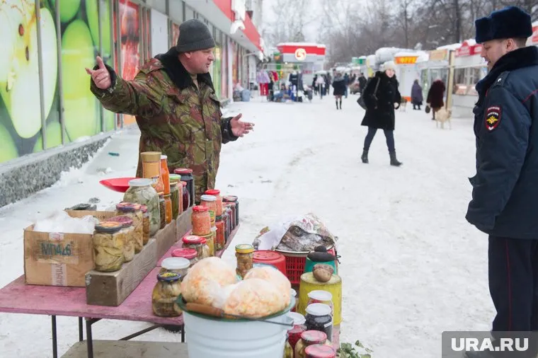 Мэр Губкинского Андрей Гаранин делится в соцсети заготовками на зиму (фото из архива)