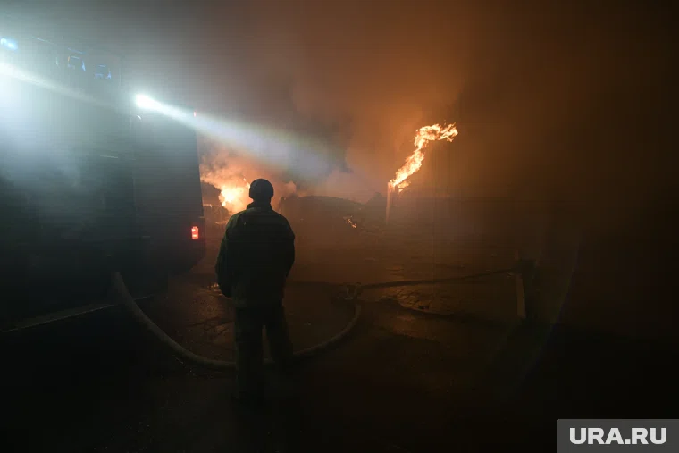 В результате пожара произошла разгерметизация двух газовых баллонов