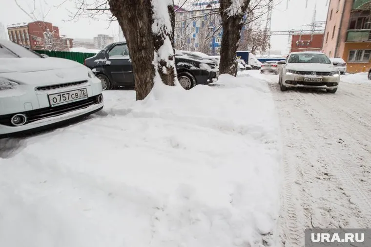 Убрать снег успевают только с центральных улиц