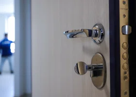 Можно ли сесть в тюрьму за проживание не по прописке: адвокат внес ясность