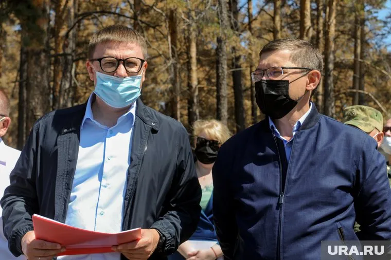 Алексей Текслер (слева) и Владимир Якушев (справа) побывали в пострадавших поселках