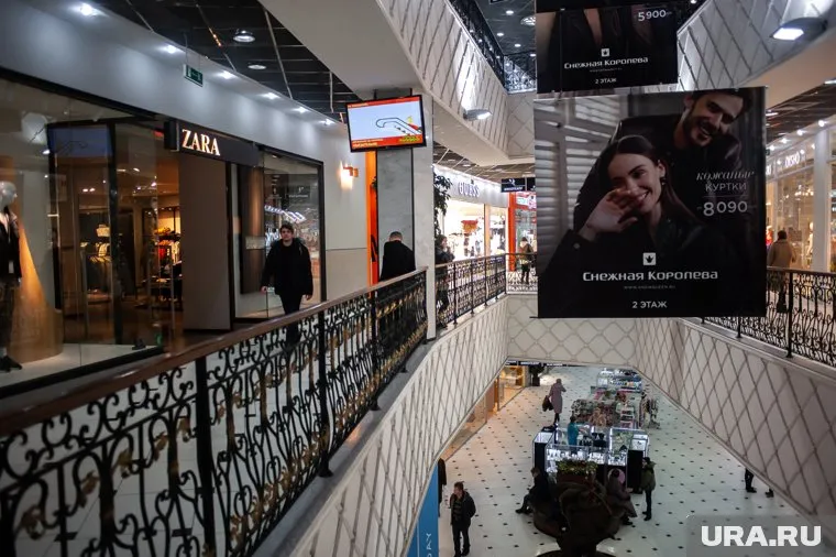 Врач призвал не отказываться от мер защиты при посещении ТЦ