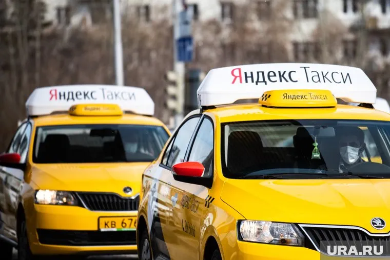 Таксисты утверждают, что с началом осени им удалось поднять выручку в два раза