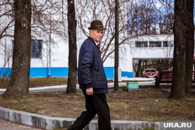 Пожилых людей из Москвы могут лишить половины выплаты за карантин