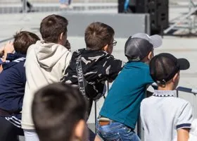 В ХМАО толпа детей побила мальчика и поставила его на колени