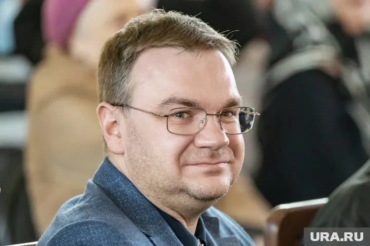 Эдуард Соснин поделился ностальгическими фото со своего выпускного