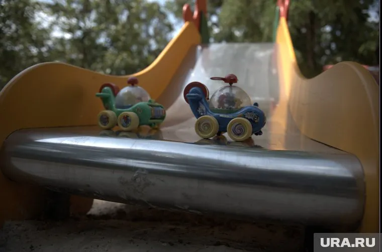 Детскую горку преступница использовала, как тайник