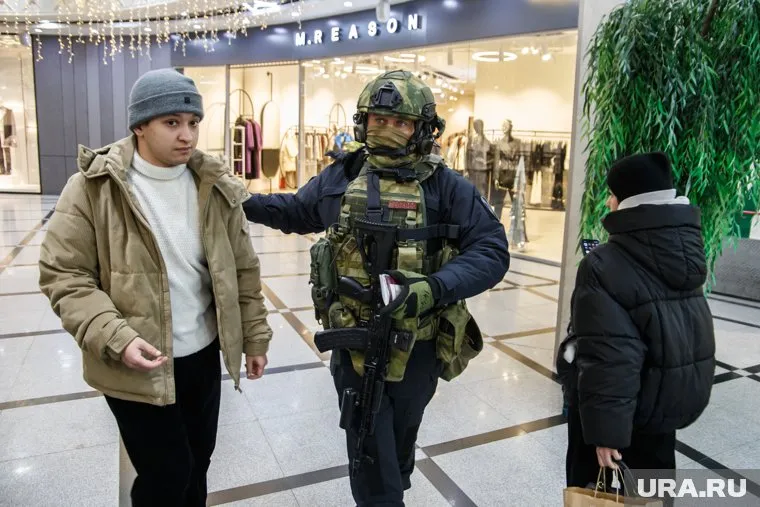 Более 250 иностранцев отправились служить