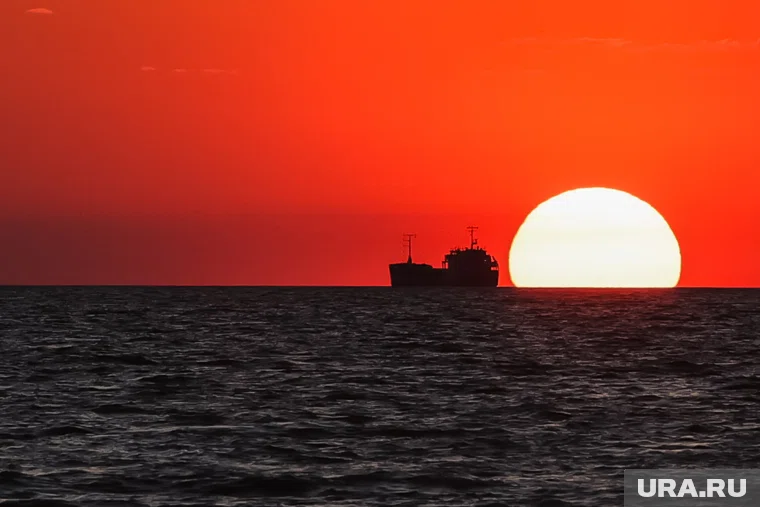Танкер Midvolga 2 с маслом подвергся нападению в Черном море