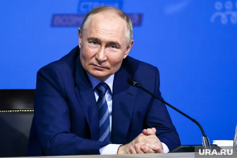Зарплата Владимира Путина составляет 10,2 миллиона рублей в год, пишет Forbes