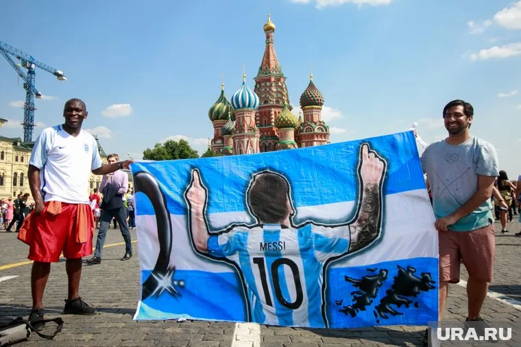 После решения об уходе из «Барселоны», Лионелю Месси поступали предложения в том числе из российских клубов