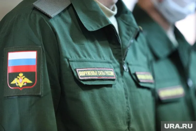 Выпускникам школ разрешат поступать на службу по контракту