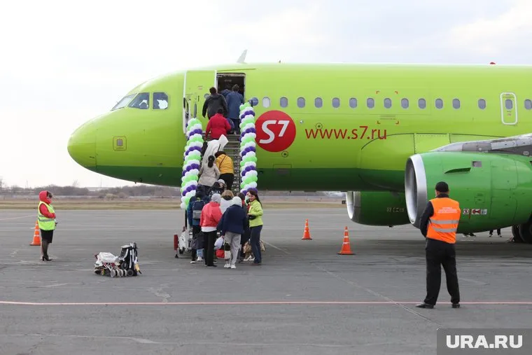 Авиасообщение будет возобновлено только к осени